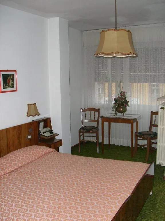 Albergo Aurora Moena 2*,  Italy