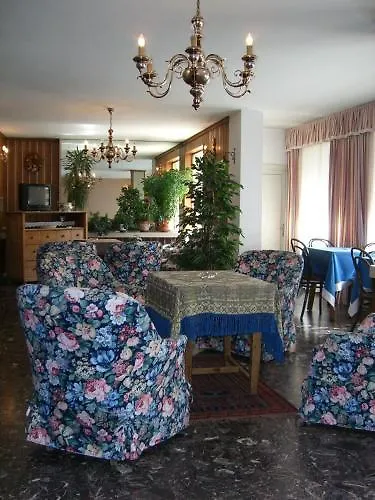 Albergo Aurora موينا 2*,